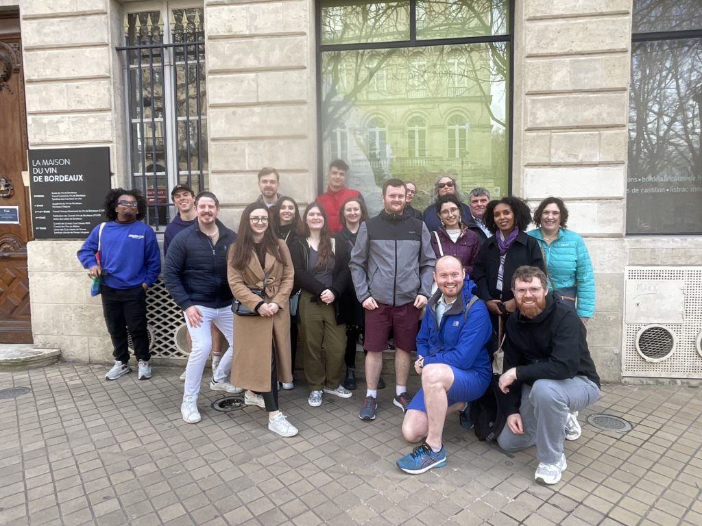 a group of people in a free tour in bordeaux