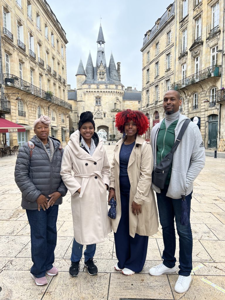a group of our private tour in Bordeaux