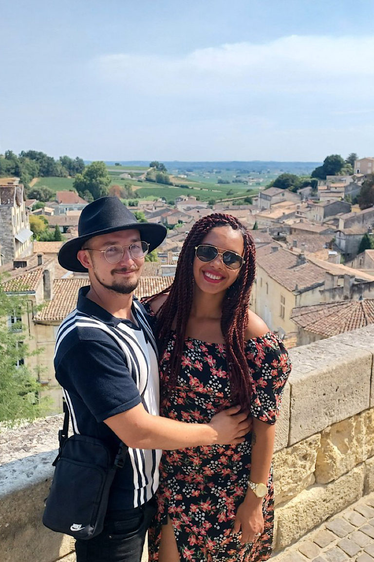 couple in a Saint Emilion tour