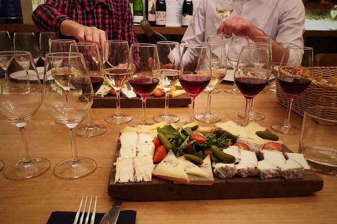 wine tasting in bordeaux with cheese