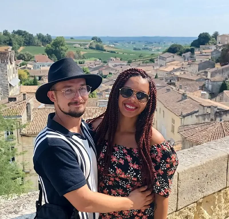 couple in a Saint Emilion tour